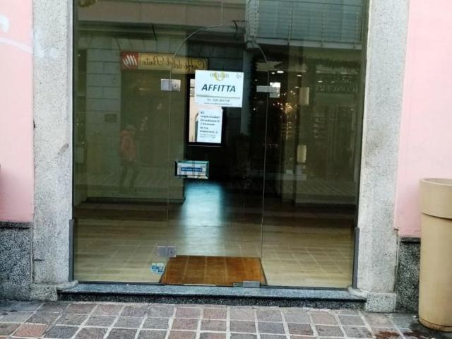 Locale Commerciale in affitto a Centro, Monza