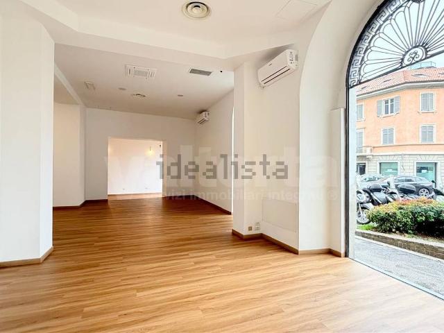 Locale Commerciale in affitto a Centro, Monza