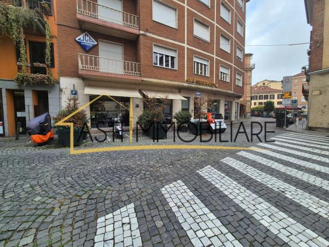 Locale Commerciale in affitto a Rione San Paolo, Piemonte