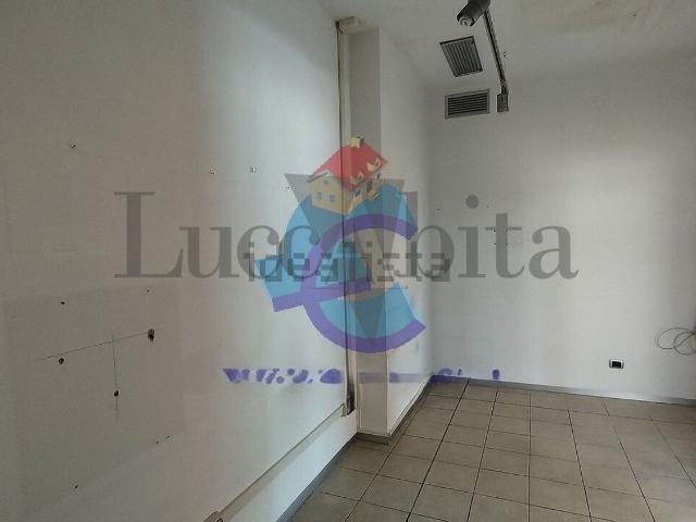 Locale Commerciale in affitto a Santissima Annunziata, Bagni Di Lucca Ponte