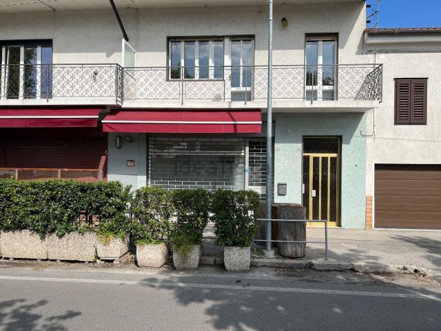 Locale Commerciale in affitto a Selz, Ronchi Dei Legionari