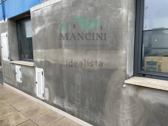 Locale Commerciale in affitto a Marche, Ancona