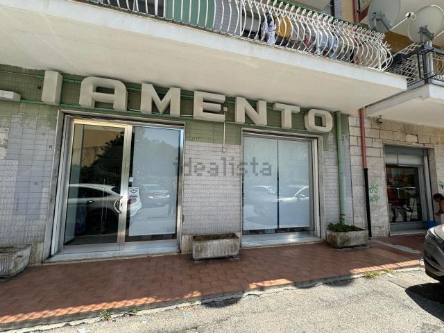 Locale Commerciale in affitto a Calabria, Catanzaro