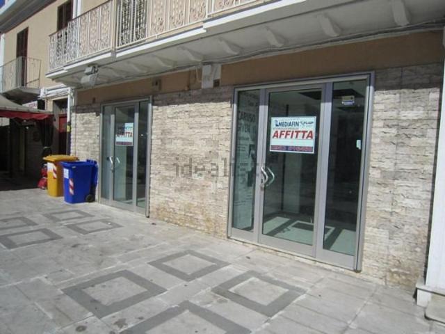 Locale Commerciale in affitto a Corigliano-Rossano, Calabria