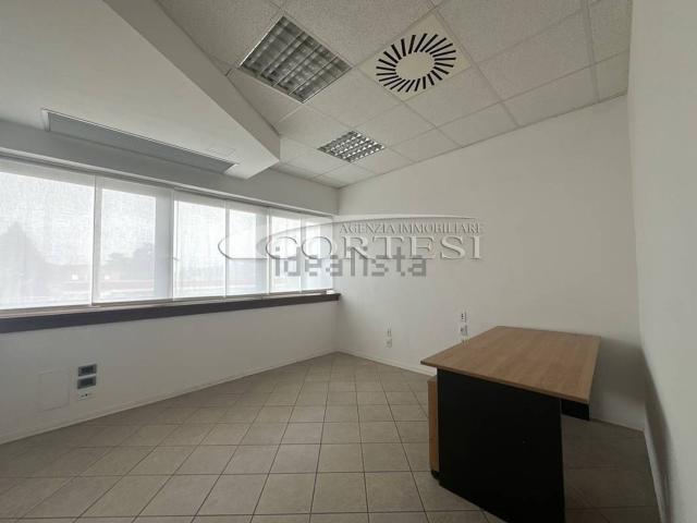 Locale Commerciale in affitto a Regnano, San Leo Bastia