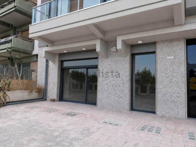 Locale Commerciale in affitto a Puglia, Taranto