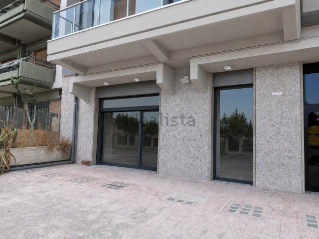Locale Commerciale in affitto a Puglia, Taranto