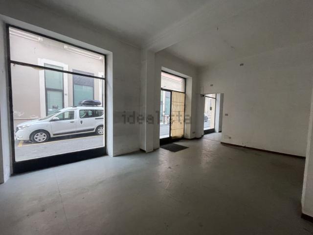 Locale Commerciale in affitto a Piemonte, Alessandria