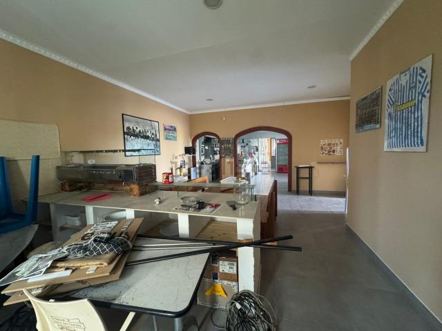 Locale Commerciale in affitto a Ferrara, Reggio Emilia