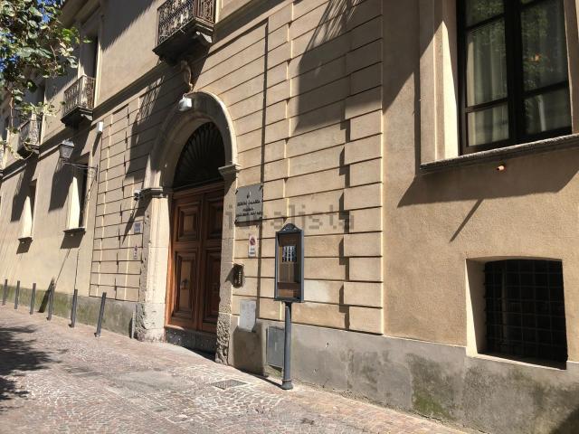 Locale Commerciale in affitto a Calabria, Catanzaro