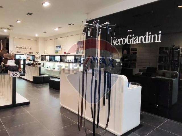 Locale Commerciale in affitto a Le Sfere, Caltagirone