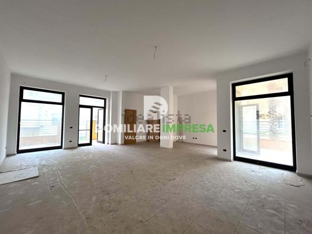 Locale Commerciale in affitto a Puglia, Lecce