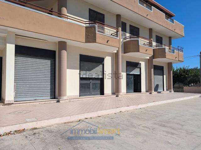 Locale Commerciale in affitto a Trentola, Campania