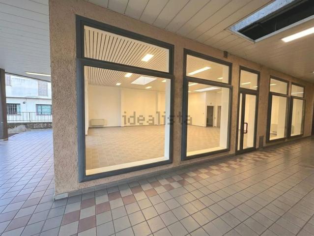 Locale Commerciale in affitto a Alte Ceccato, Montecchio Maggiore