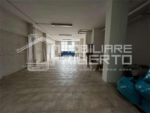 Locale Commerciale in affitto a Zona Omogenea Milano Nord, Paderno Dugnano