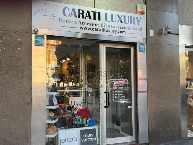 Locale Commerciale in affitto a Circoscrizione 1, Piemonte