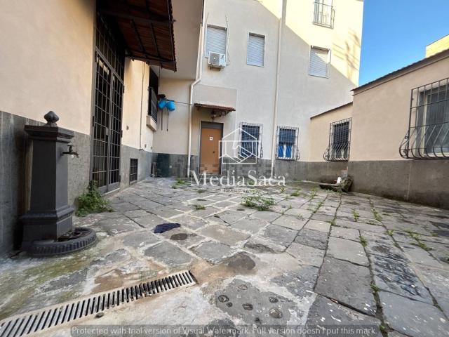 Locale Commerciale in affitto a Sant'antimo, Campania