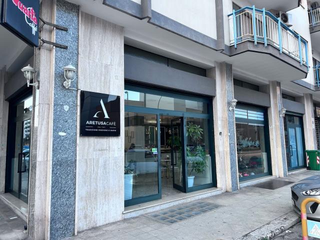 Locale Commerciale in affitto a Puglia, Taranto