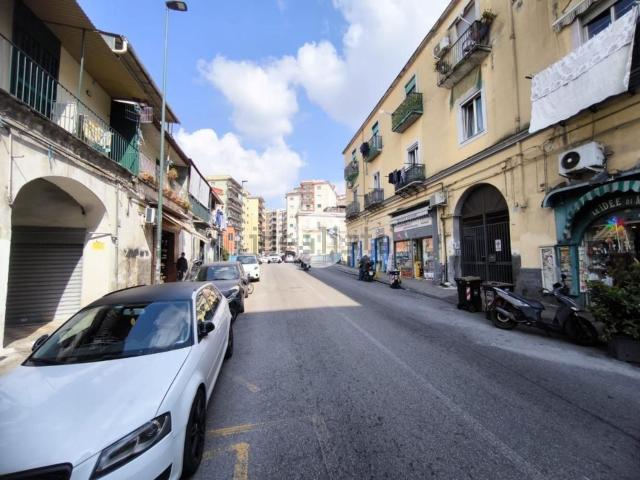 Locale Commerciale in affitto a Municipalità 5, Campania