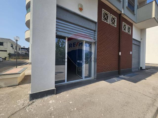 Locale Commerciale in affitto a Cittadella di Casoria, Casoria