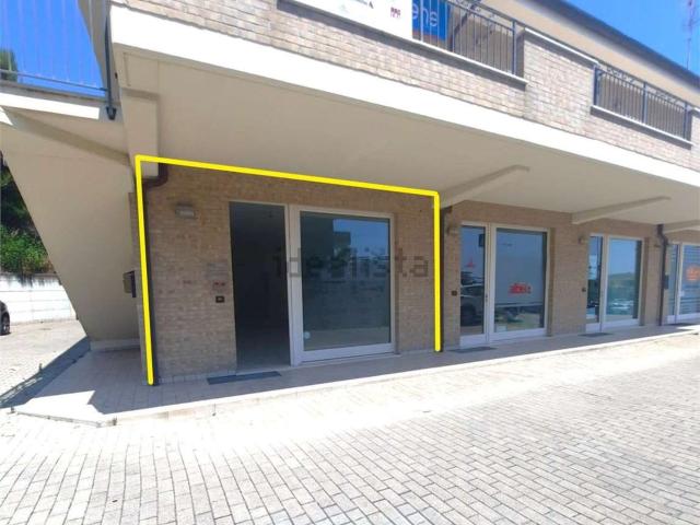Locale Commerciale in affitto a Marche, Fermo