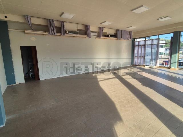 Locale Commerciale in affitto a Spagnago, Cornedo Vicentino