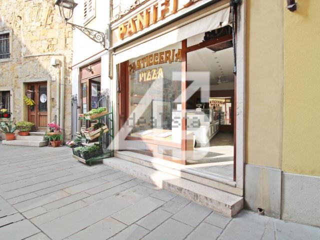 Locale Commerciale in affitto a Riostorto, Muggiò