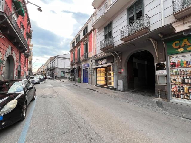 Locale Commerciale in affitto a Sepano, Frattamaggiore