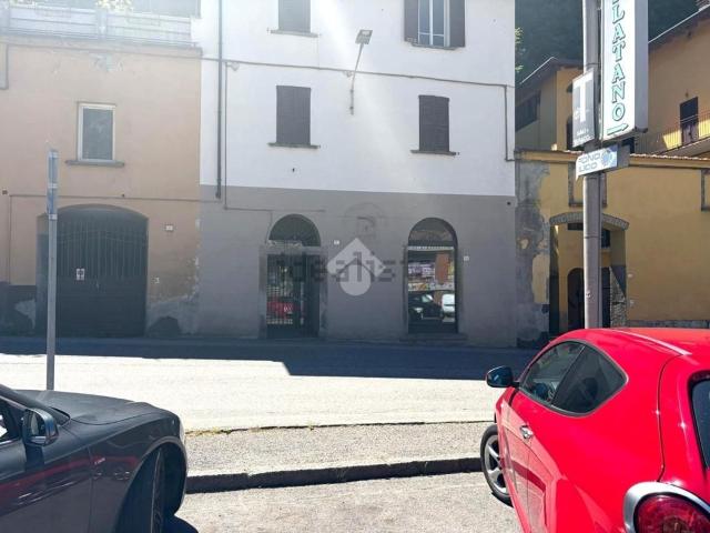 Locale Commerciale in affitto a Comunità montana della valle Camonica, Breno