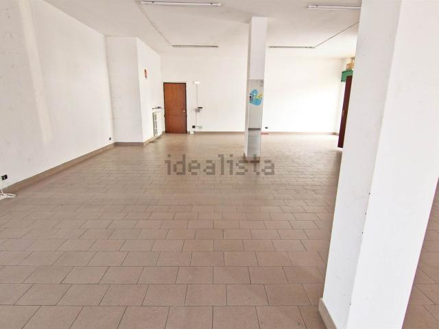 Locale Commerciale in affitto a San Damiano, Cogliate