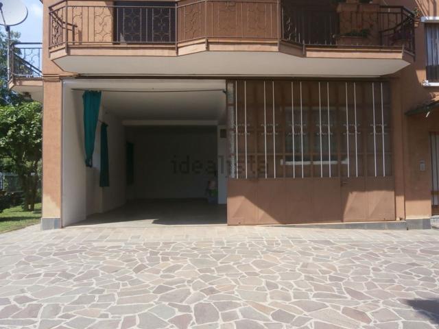 Locale Commerciale in affitto a Unione dei comuni della Valletta, Rovagnate