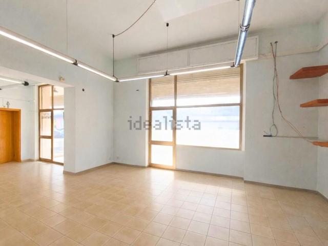 Locale Commerciale in affitto a Unione dei Comuni della Val Vibrata, Sant'egidioalla Vibrata