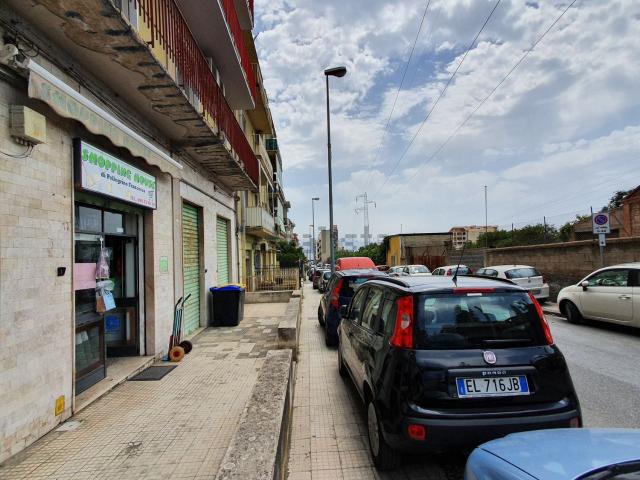 Locale Commerciale in affitto a II Circoscrizione, Messina