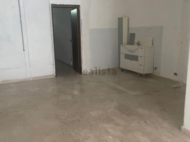 Locale Commerciale in affitto a Avellino, Campania