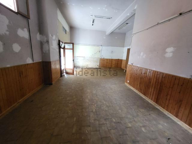 Locale Commerciale in affitto a Cappuccini, Ragusa