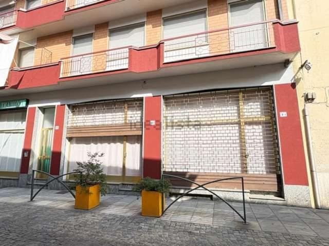 Locale Commerciale in affitto a Piemonte, Novara