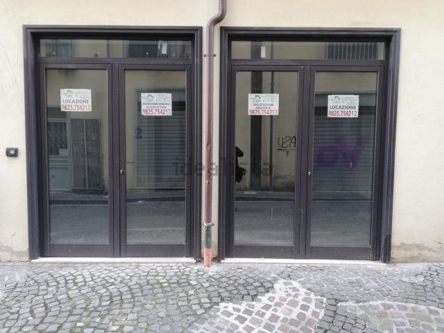 Locale Commerciale in affitto a Avellino, Campania