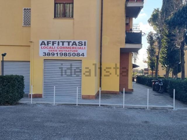 Locale Commerciale in affitto a Campolimpido, Roma Capitale