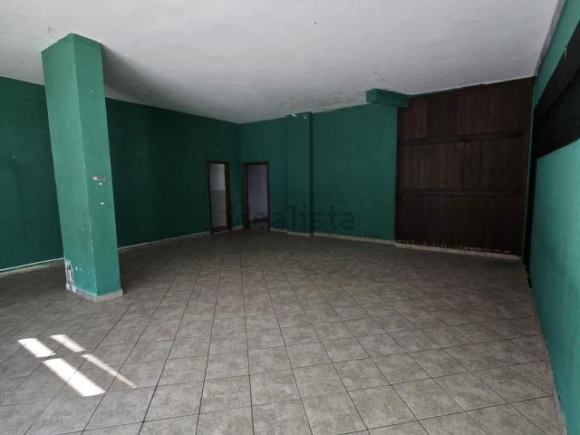 Locale Commerciale in affitto a Casagiove, Campania