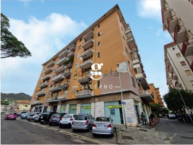 Locale Commerciale in affitto a Salerno, Pastena