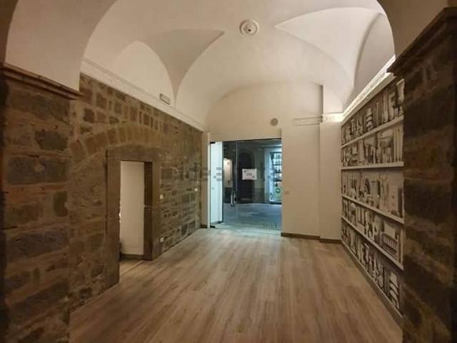 Locale Commerciale in affitto a Viterbo, Lazio