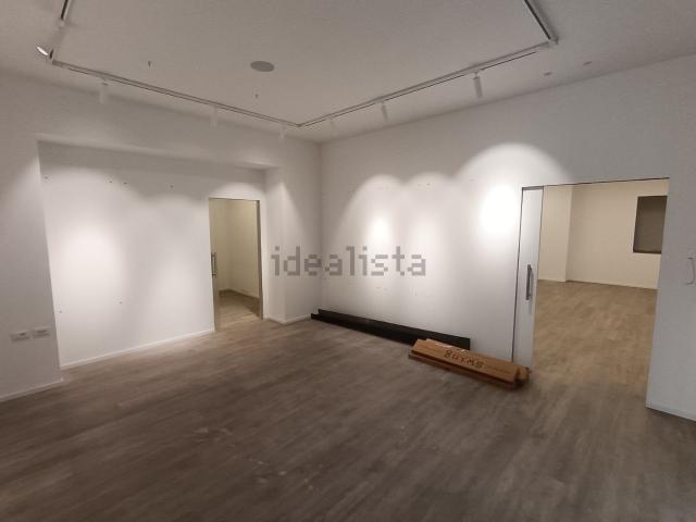 Locale Commerciale in affitto a San Francesco, Marche