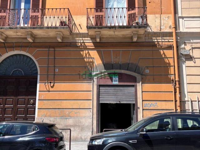Locale Commerciale in affitto a Municipio 1, Puglia