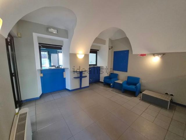 Locale Commerciale in affitto a Barge, Cuneo