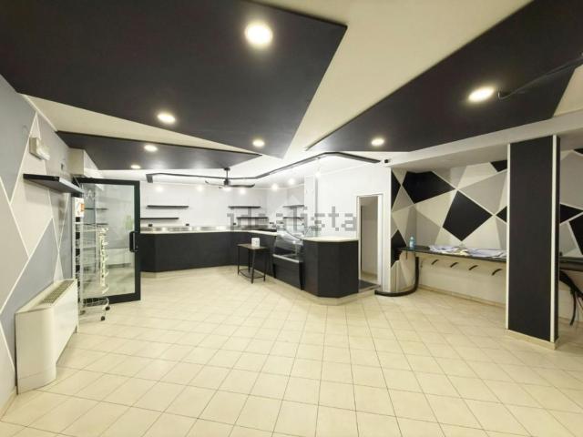 Locale Commerciale in affitto a Piemonte, Torino