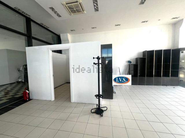 Locale Commerciale in affitto a Mestrino, Veneto