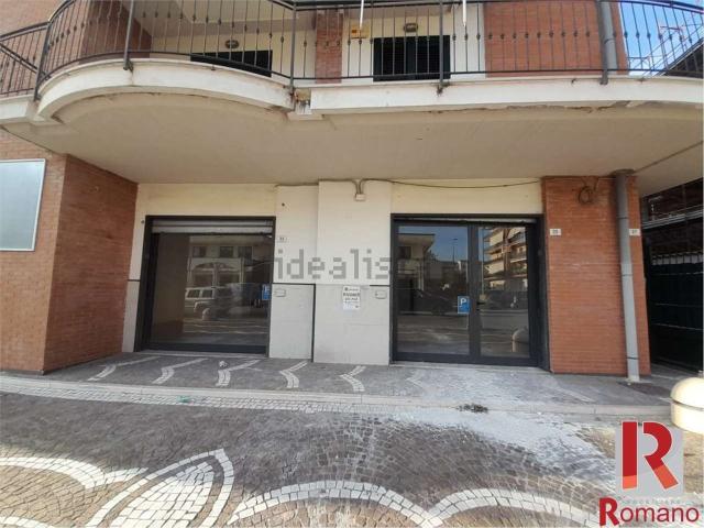 Locale Commerciale in affitto a Santa Maria Capua, Campania