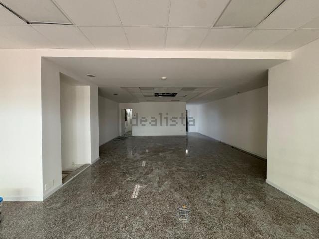 Locale Commerciale in affitto a San Lazzaro, Isernia