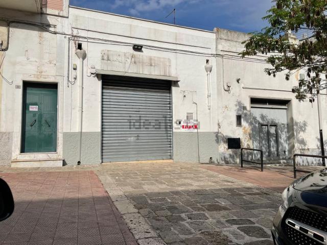 Locale Commerciale in affitto a Puglia, Taranto