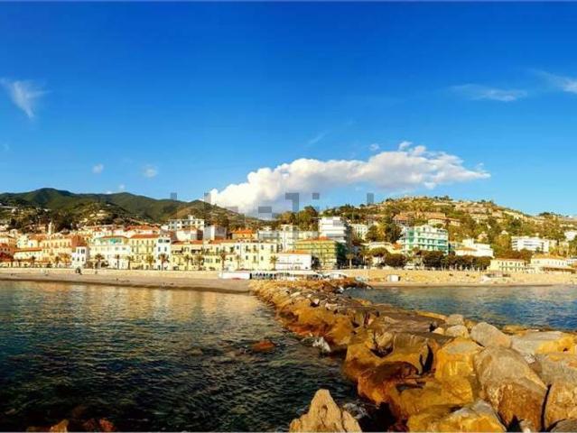 Locale Commerciale in affitto a Ospedaletti, Liguria
